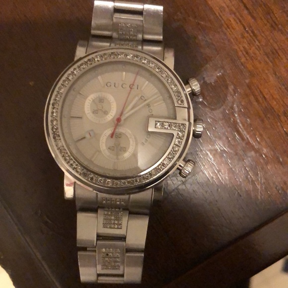Chronograph Gucci watch limited edition white face owned for a year - Picture 2 of 3
